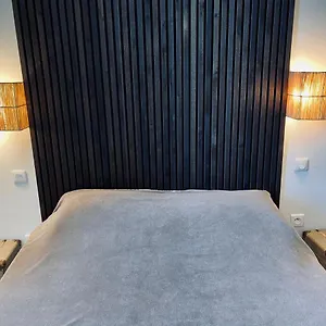 https://chez-fifi-studio-28m2-hyper-centre-wifi.fr-provencehotel.com