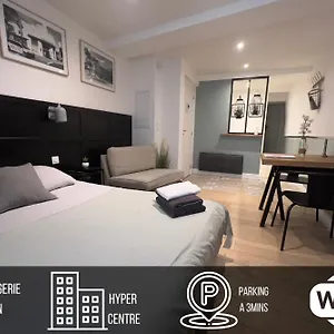 https://lou-pitchoun-aix-en-provence.fr-provencehotel.com